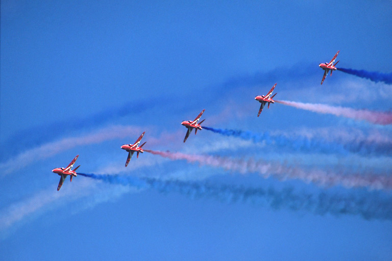 The Red Arrows: "The Twizzle"