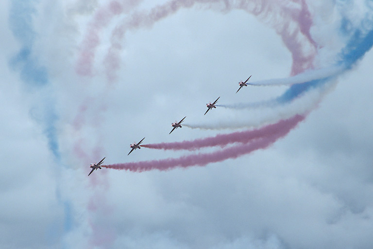 The Red Arrows: "The Twizzle"