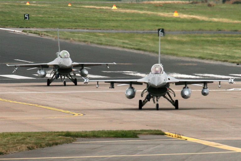 RNoAF F-16AM 672 and F-16BM 304