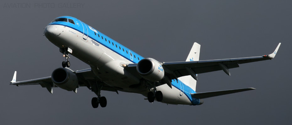 Embraer ERJ-190-100STD PH-EZI