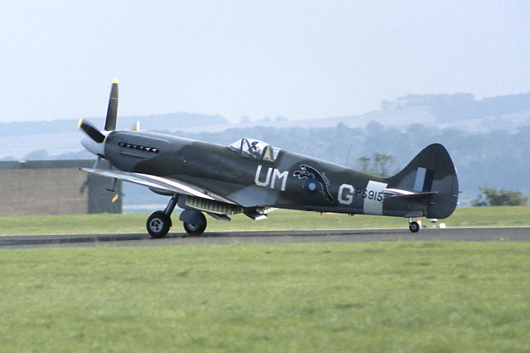 Supermarine Spitfire PR.XIX PS915