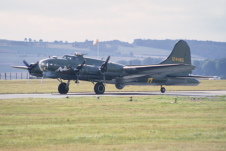 Boeing B-17G Flying Fortress G-BEDF "Sally B"