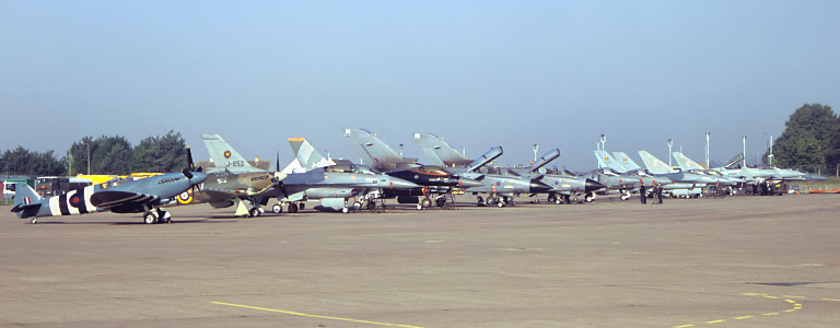 Flying Display Line-up