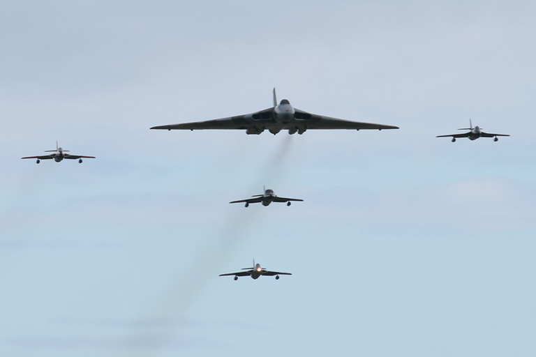 Avro Vulcan B2 XH558/G-VLCN and Team Viper