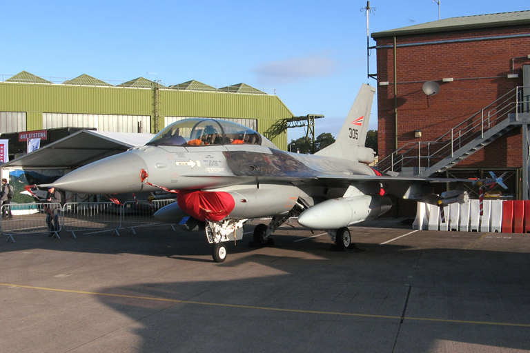 Fokker F-16BM Fighting Falcon 305