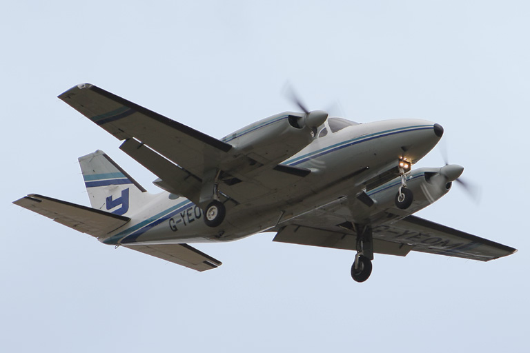 Piper PA-31-350 Navajo Chieftain G-YEOM