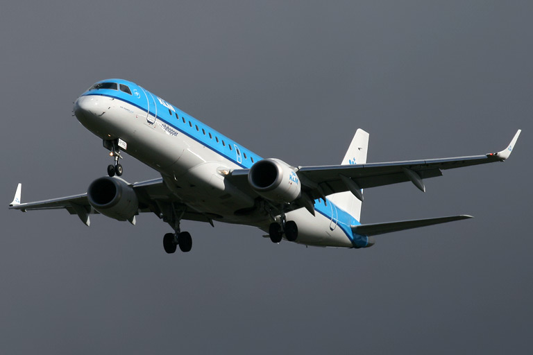 KLM Cityhopper Embraer ERJ-190-100STD PH-EZI